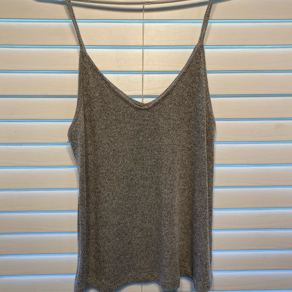 Low V-Neck Light Knit Spaghetti Strap Tank - M